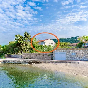 Apartment And Bianca, Barbat na Rabu